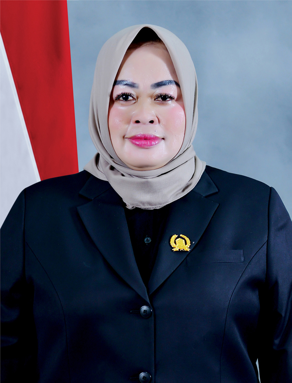 Hj. ADE SUMINAR