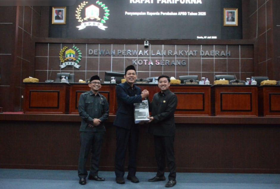 Rapat Paripurna Tentang Penyampaian Pengantar Nota Keuangan Daerah